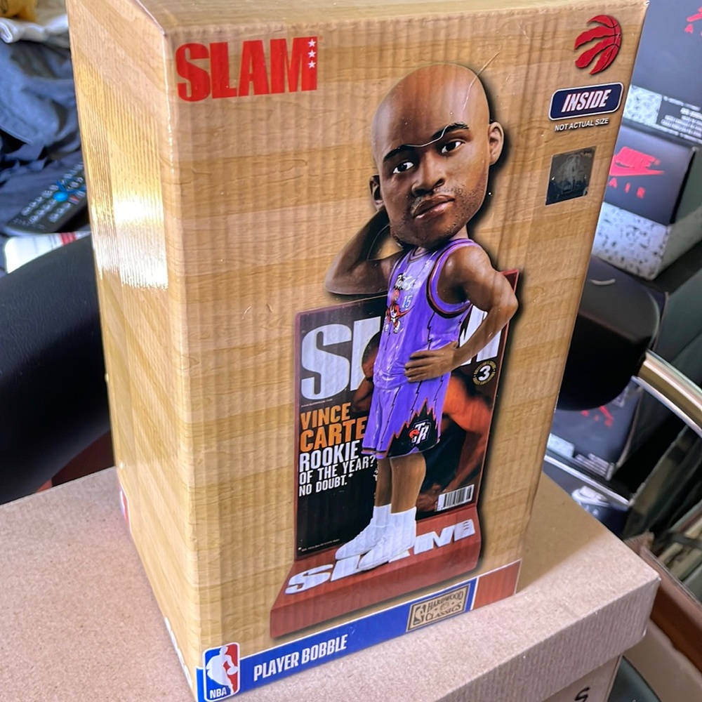 Slam Limited Edition Bobblehead. Vince Carter.